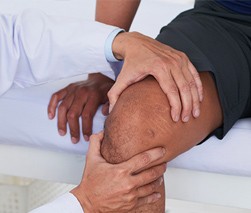 knee clinic thumb